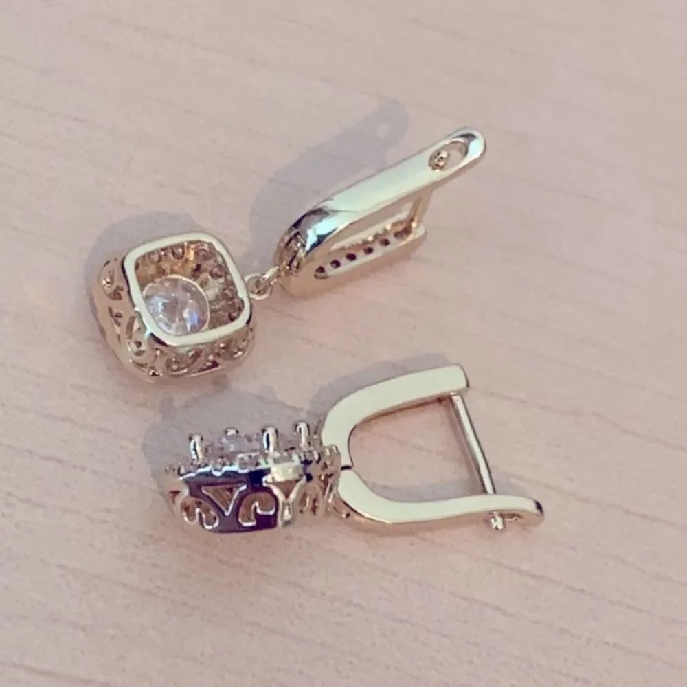 Gold Tone Sparkle Drop Earrings Dangle Statement Jewelry NWOT
